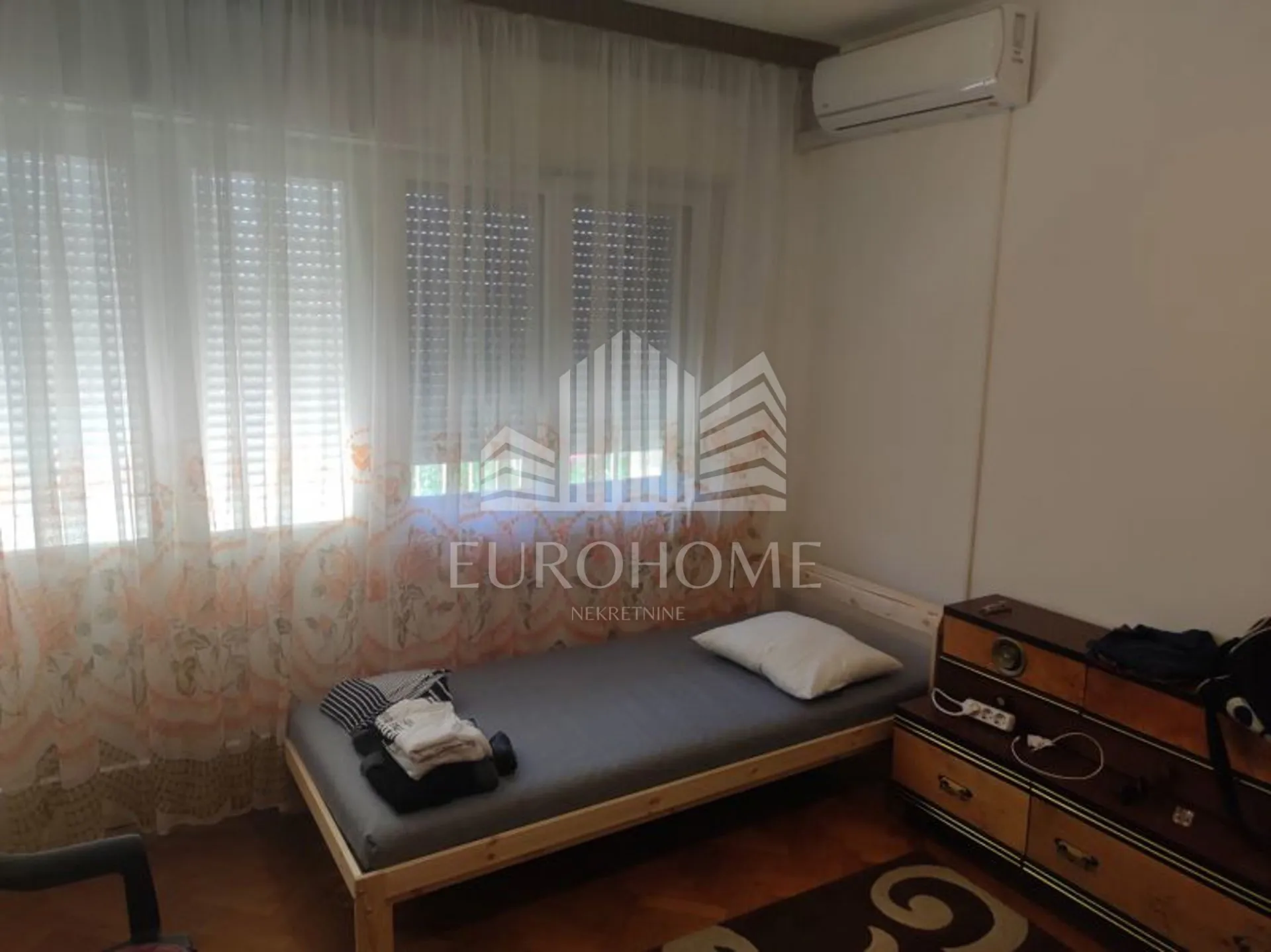 kuća kaštela (kaštel lukšić), 240m2, 7-sobna najam za radnike - slika 4