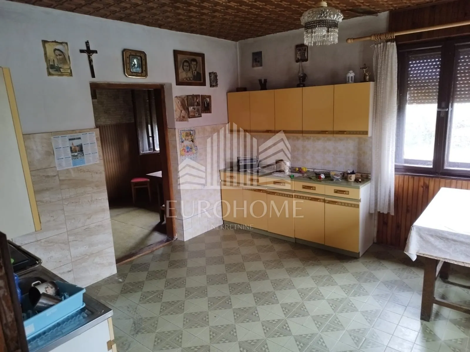 kuća za adaptaciju ,okućnica 500m 2 i zemljište 1584 m2 - slika 11