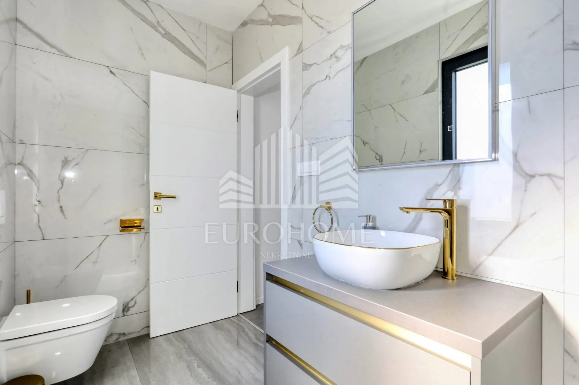 potpuno opremljena vila, privlaka (464 m2) - slika 36