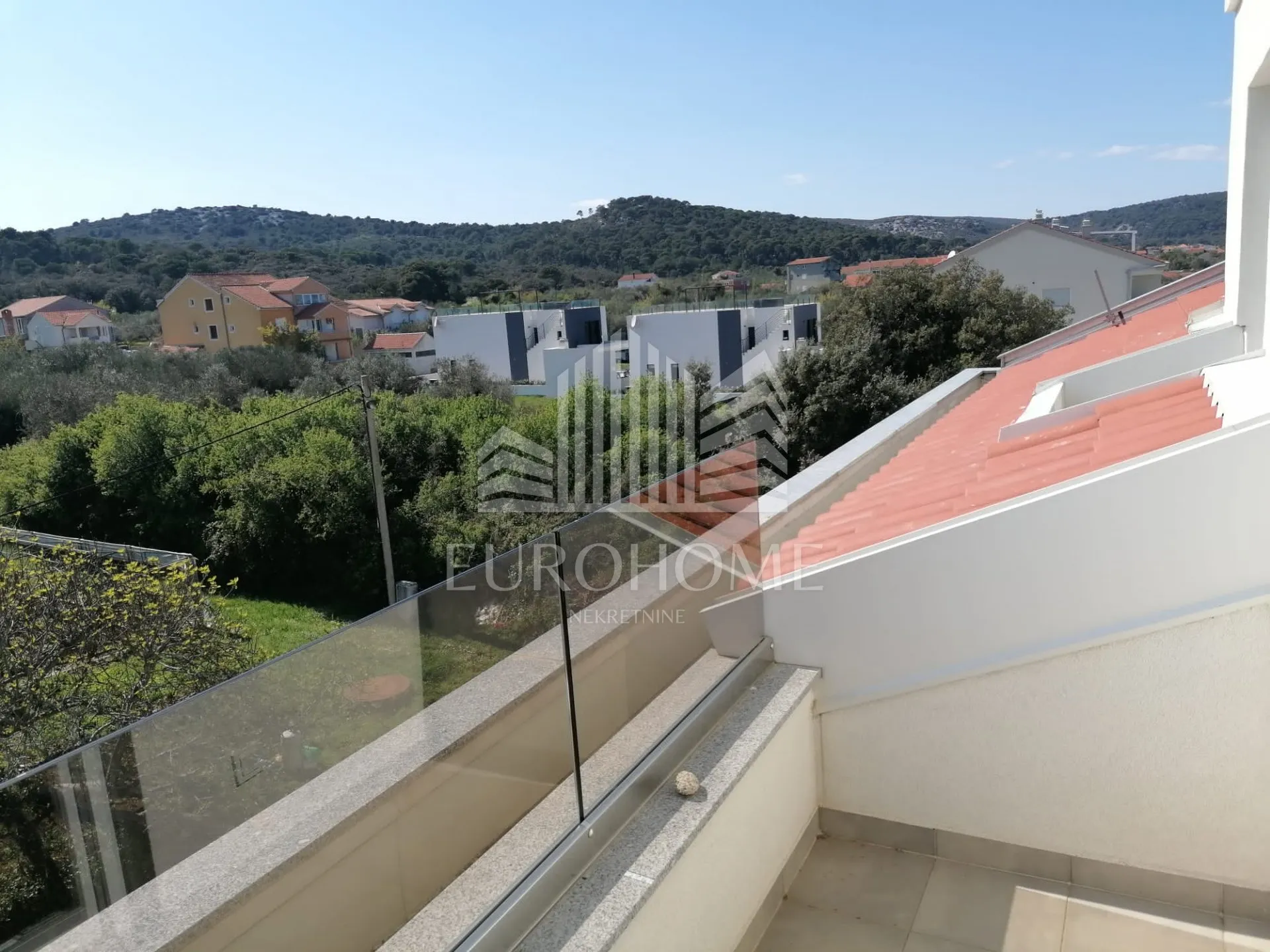 divan 4s stan 80m2 + vpm/terasa, kraj/pašman - slika 2