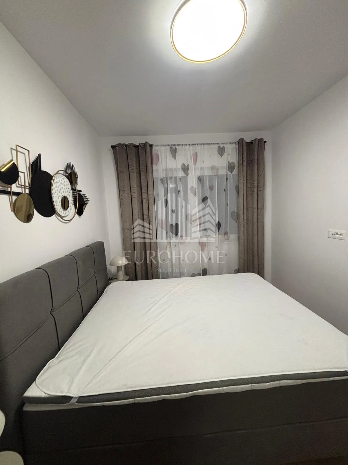 stan 45 m², novogradnja, garaža, balkon, najam - slika 10