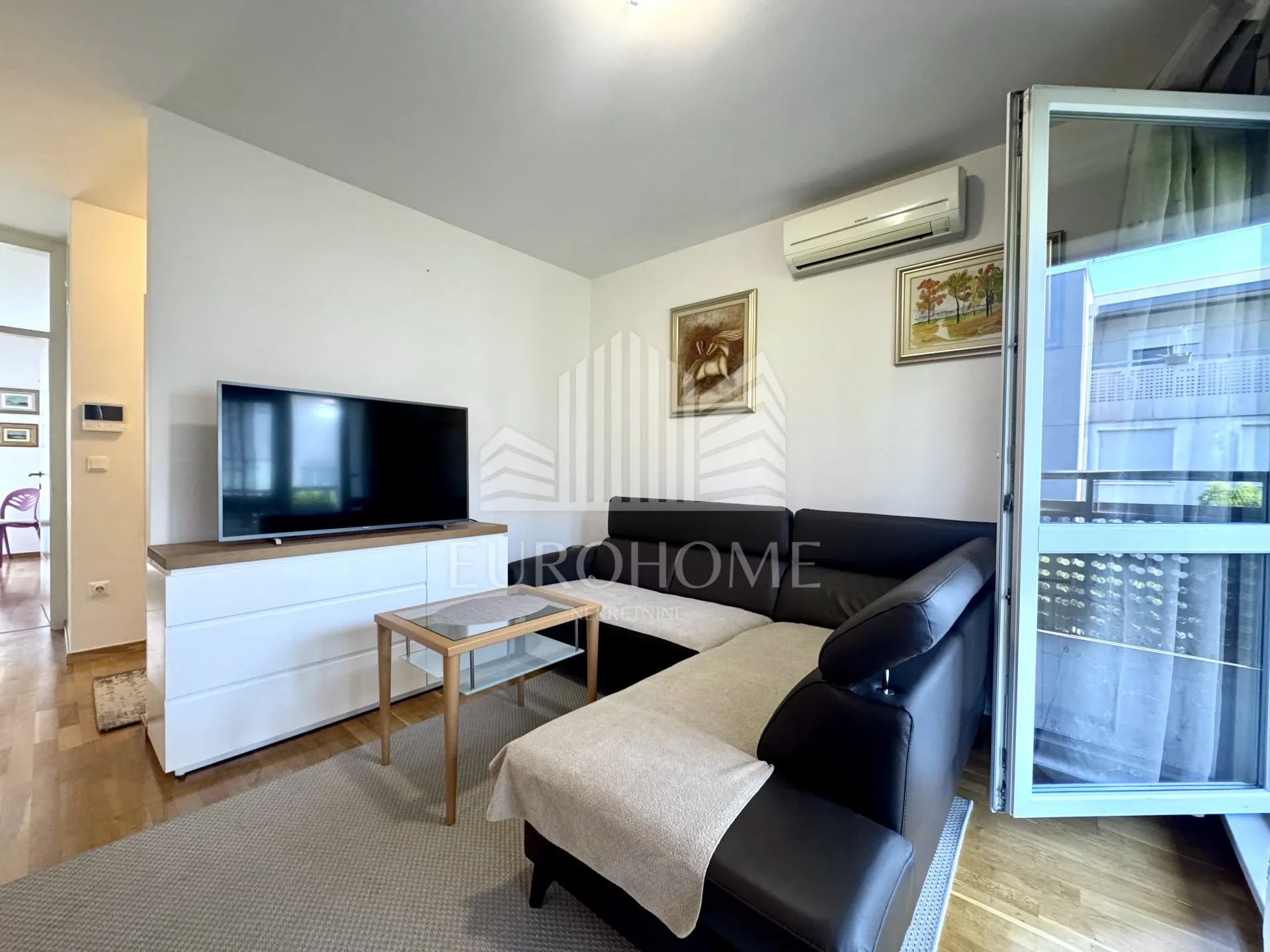 moderan dvosoban stan 61 m², lođa, parking, spremište - slika 12