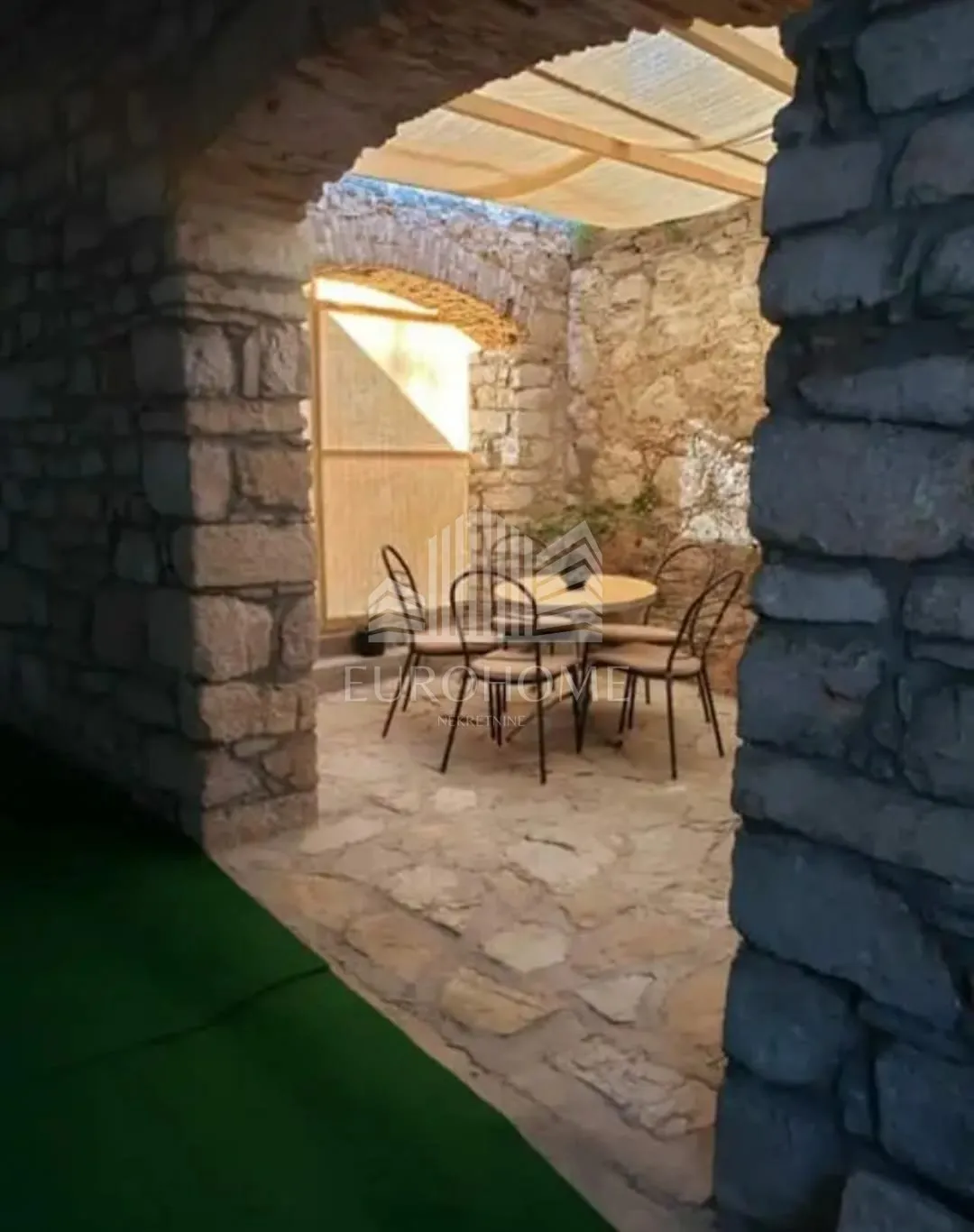 jedinstvena prilika,preko,,4kuće za obnovu,420m2,30m od mora - slika 5
