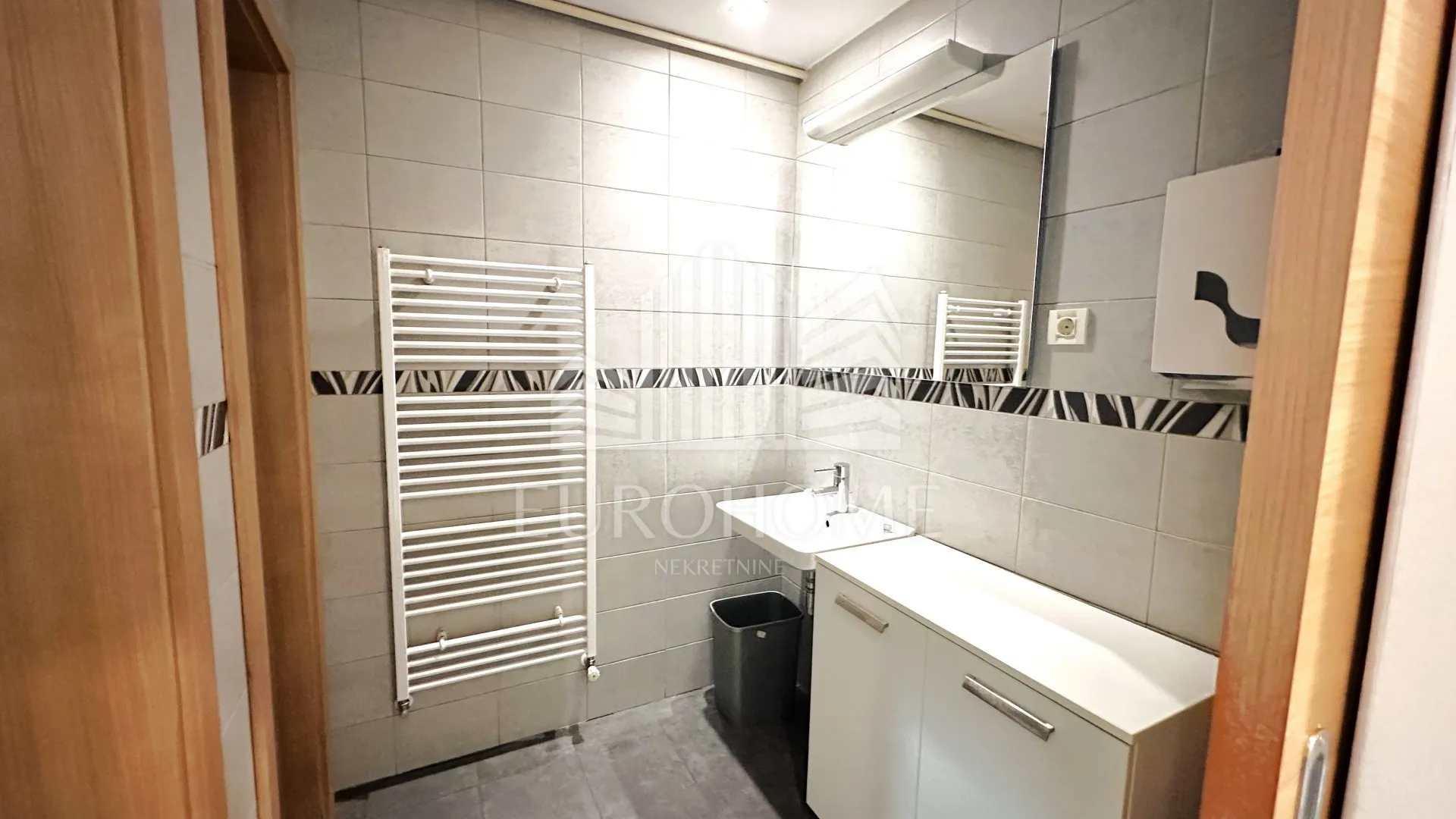 sniženo!!atraktivan poslovni prostor 311,44 m2,jaruščica - slika 17