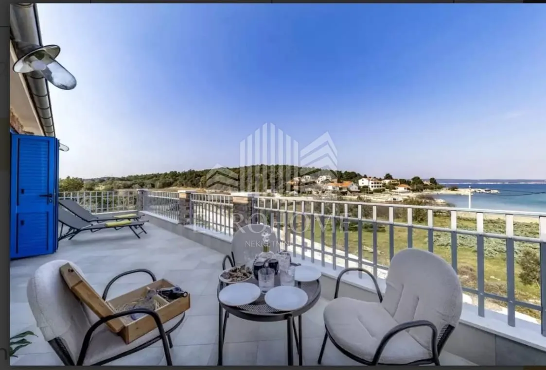 ždrelac, dalmatinska vila s bazenom, prvi red uz more - slika 26