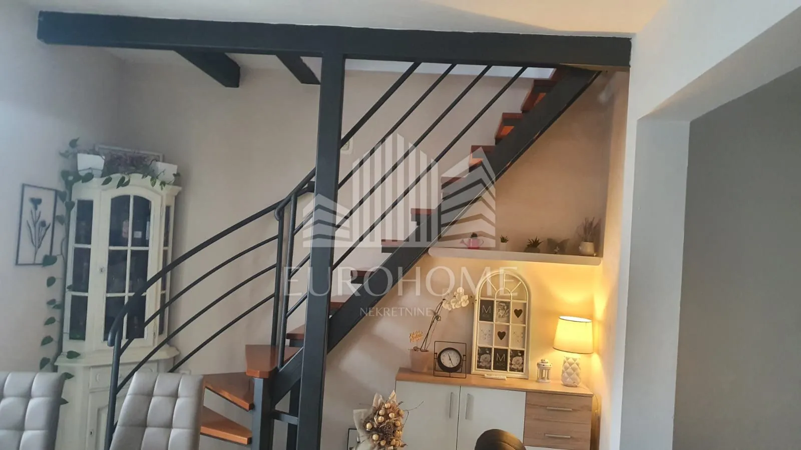 zadar, petrići-obiteljska kuća s tri stana i dvorištem,230m2 - slika 13