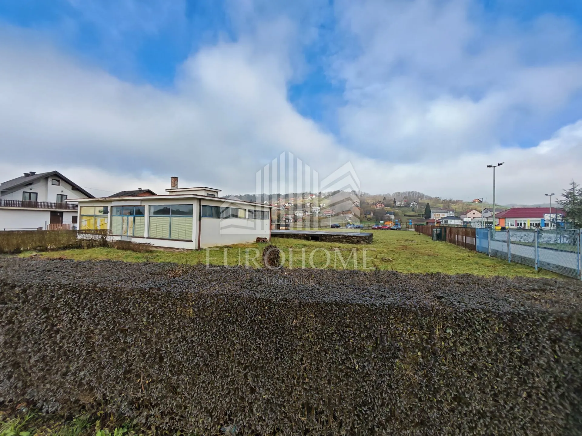 građevinsko zemljište 2500 m2 gbp, laduč-centar - slika 3