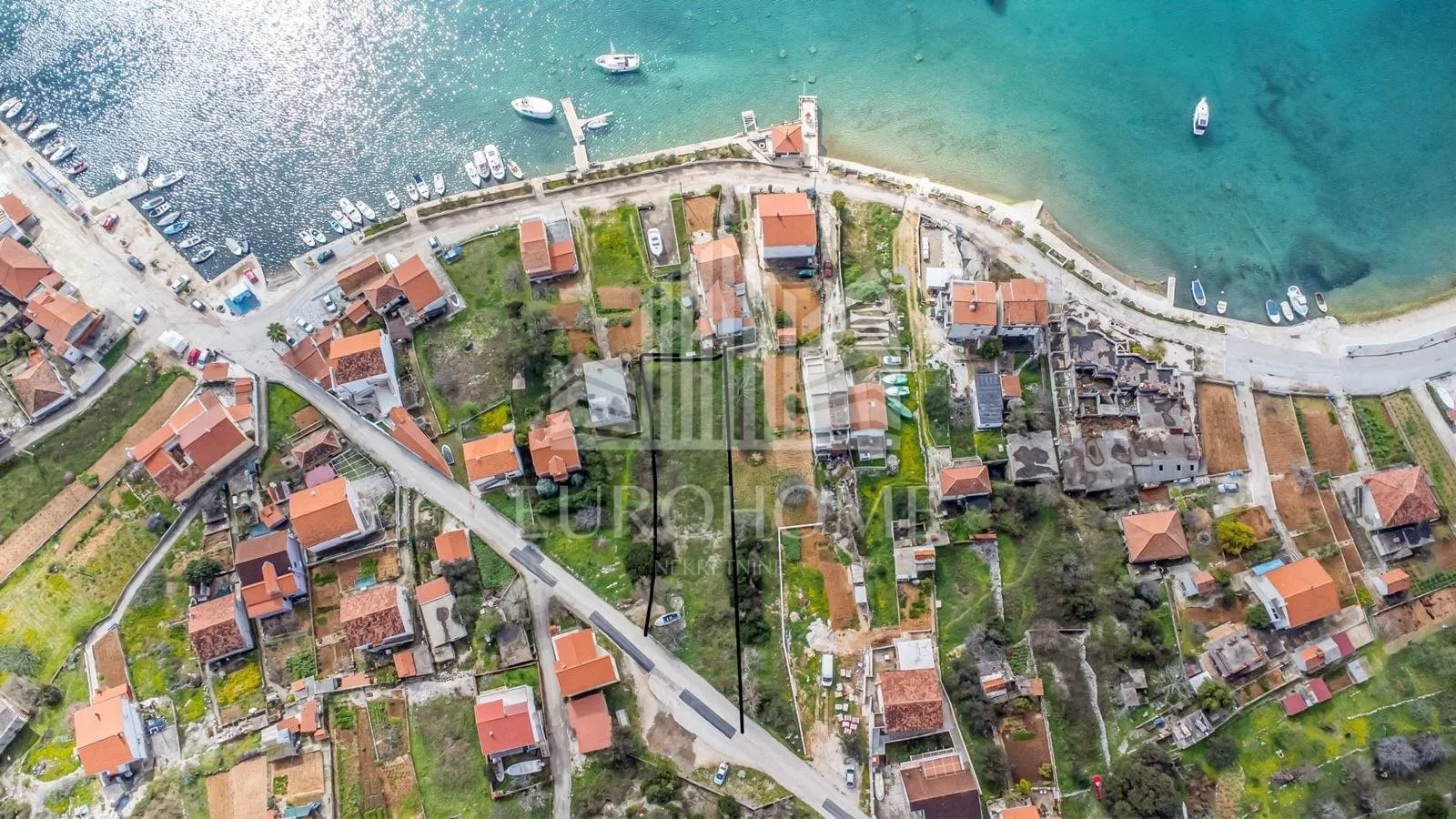 Građevinsko zemljište za stambenu zgradu s bazenom- 30 m od mora, projekt i građevinska dozvola - Vinišće, Marina