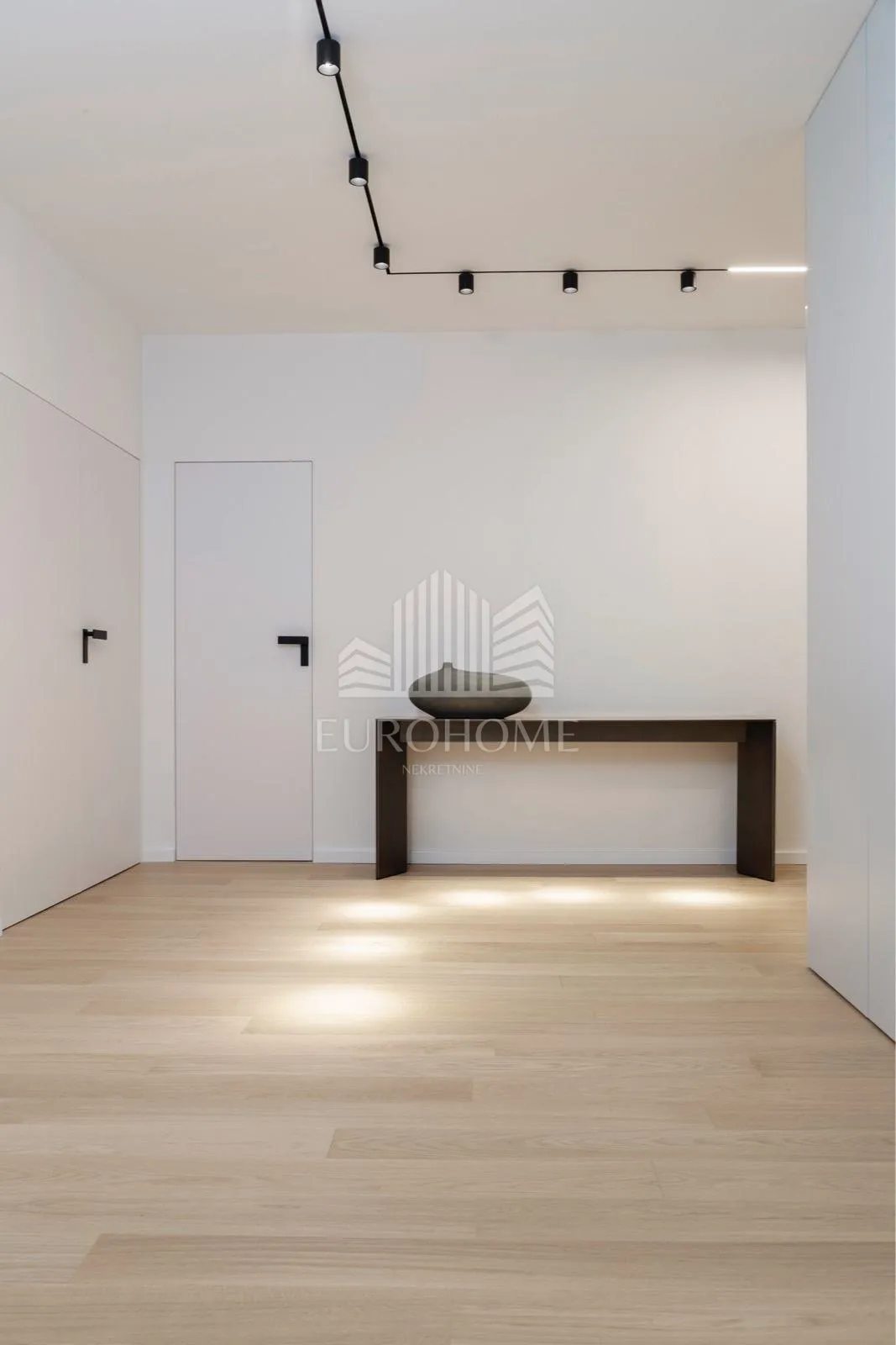 dizajnerski uređen stan 151 m2 terasa balkon garaža sauna - slika 9