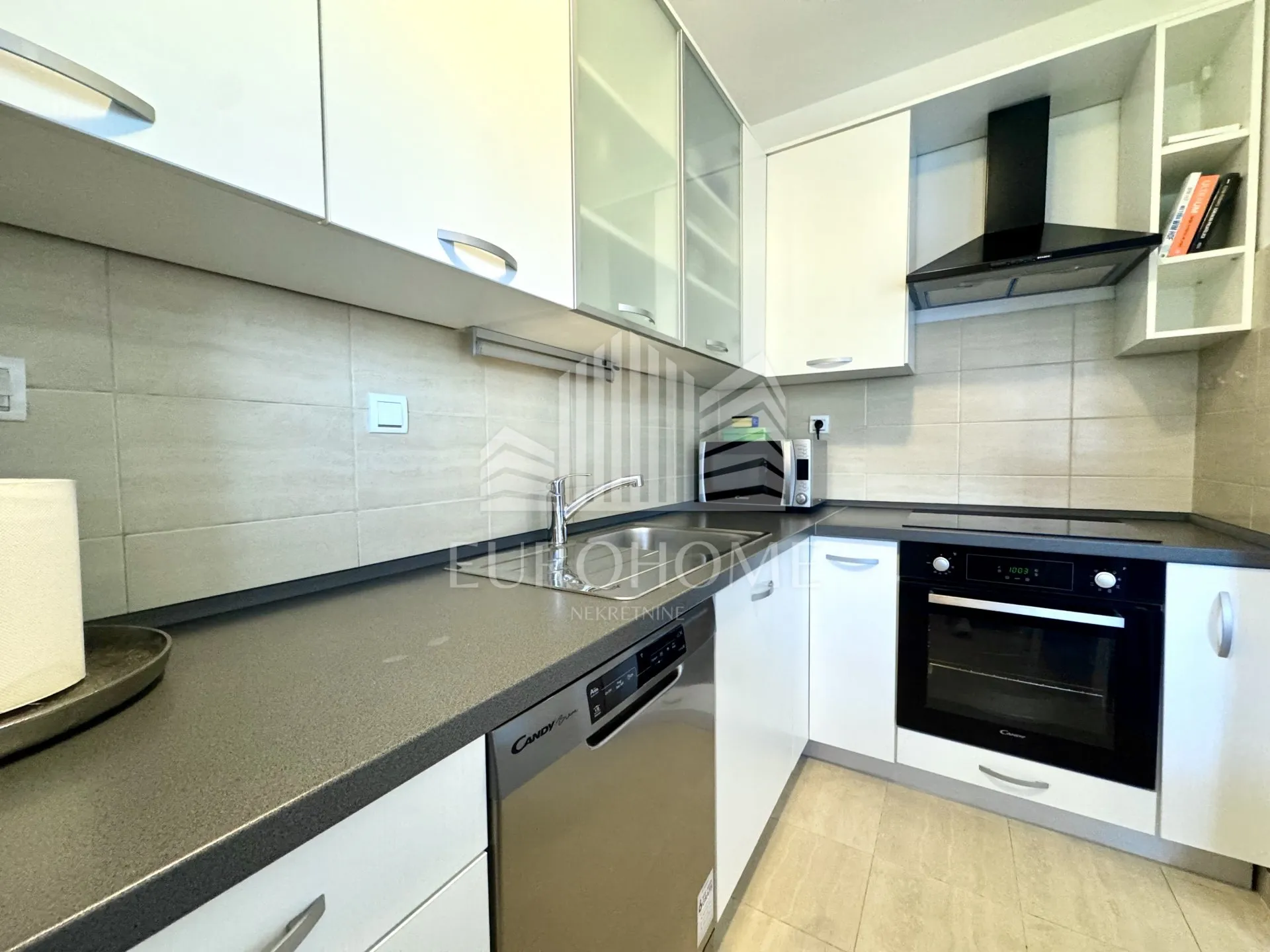 moderan dvosoban stan 61 m², lođa, parking, spremište - slika 17