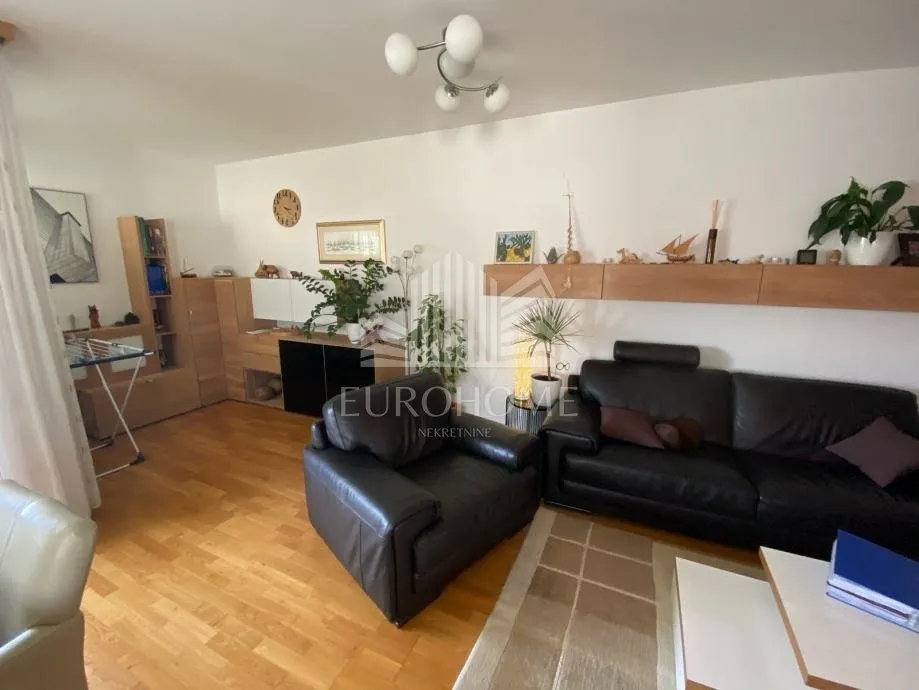 potpuno namješten suvremen 4s stan + dvije garaže + spremište, 110 m2, huberttova - slika 2