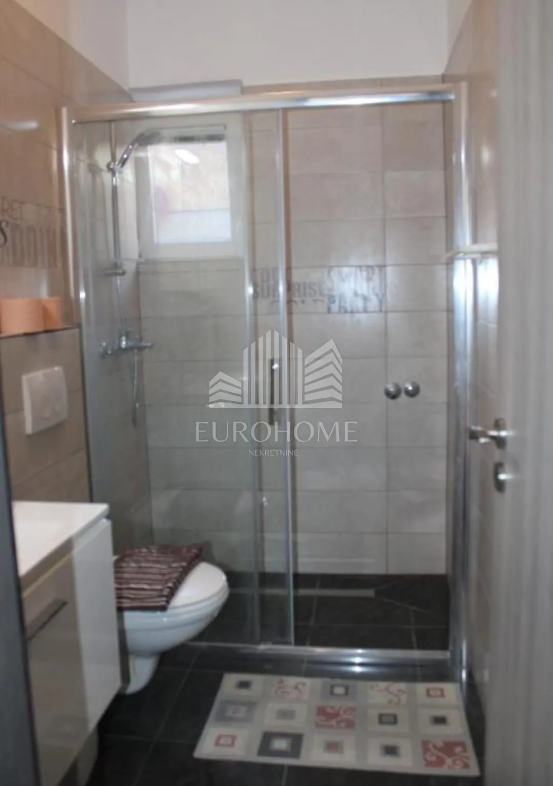 maslenica-kuća s 4apartmana+ugos.objekt,1. red do mora,550m2 - slika 8