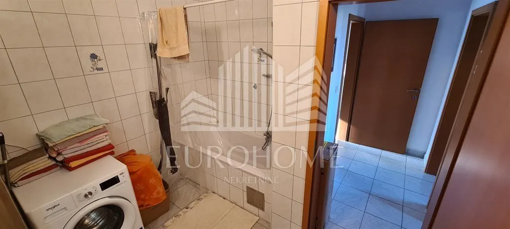 pakoštane, stan 62 m2 sa balkonom +2 parkirna mjestam +ostava 25m2 - slika 13