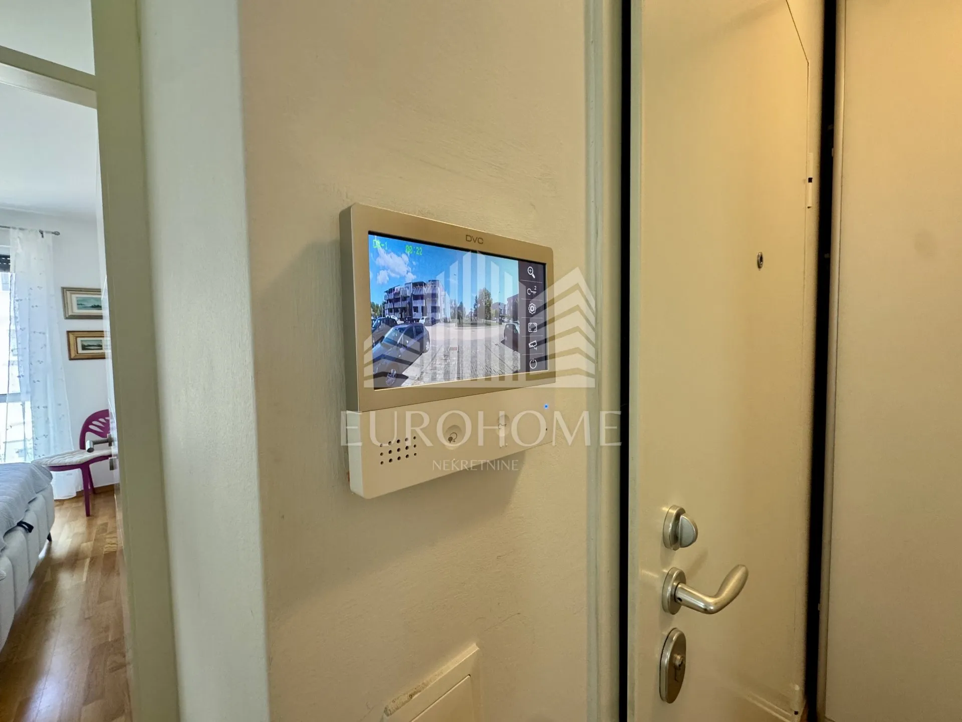 moderan dvosoban stan 61 m², lođa, parking, spremište - slika 9