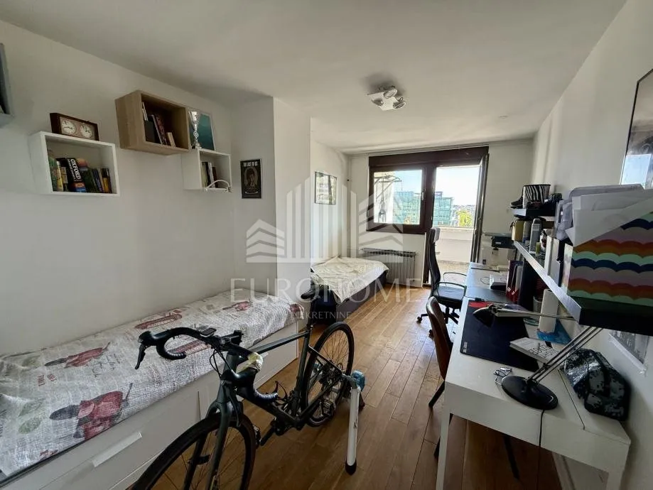 martinovka - adaptiran dvoetažni 4-s stan, 128.5 m², 2 lođe - slika 7