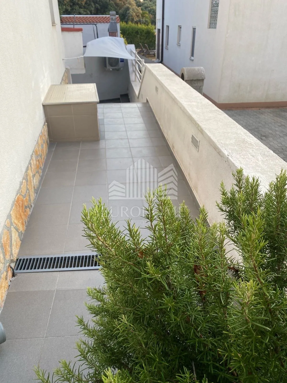 petrčane- šarmantan apartman, vrt, 119m2 - slika 12