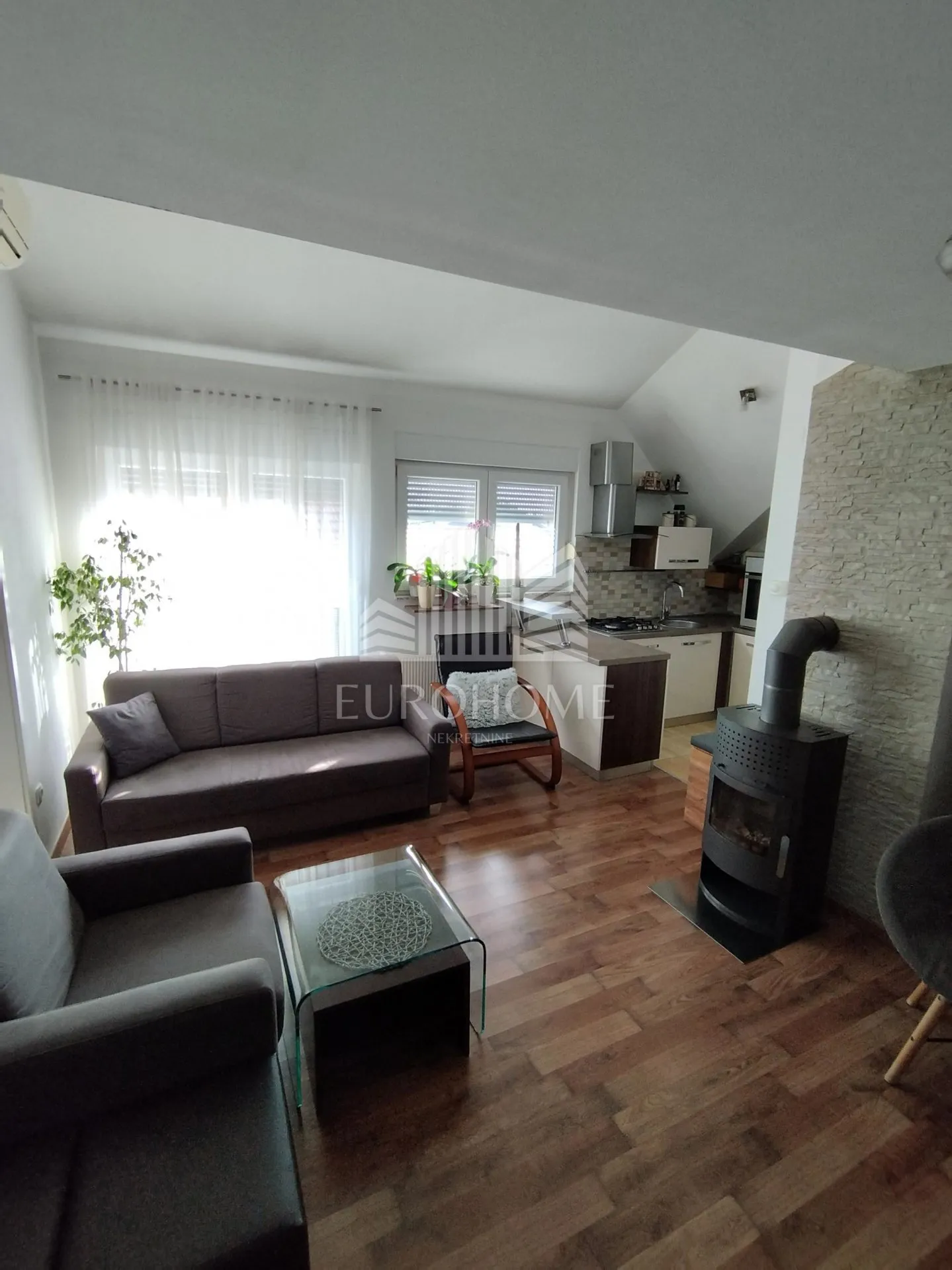 4s stan ,72,60 m2, velika mlaka - slika 2