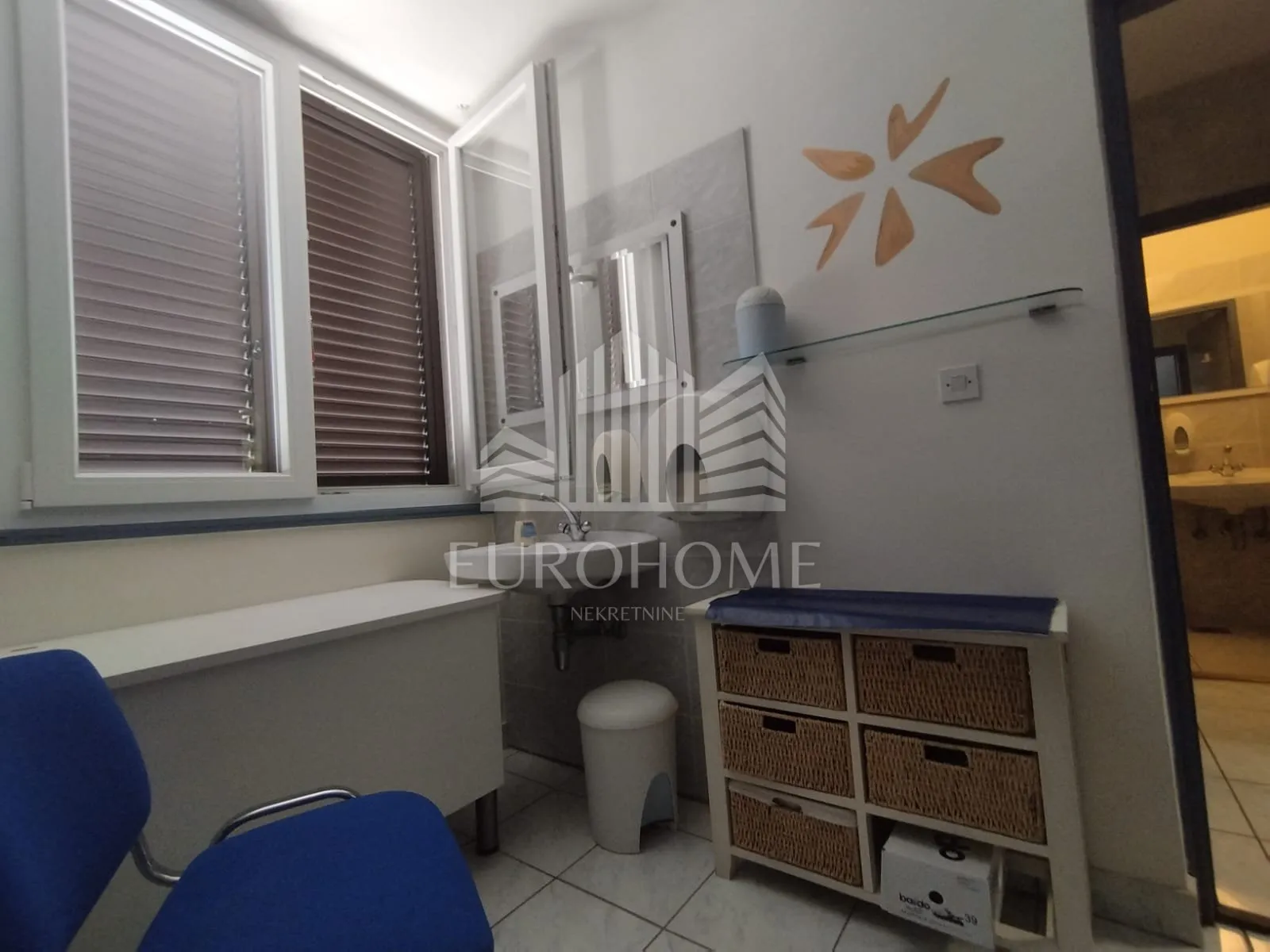 zadar prodaje se uhodana medicinska ordinacija - slika 19