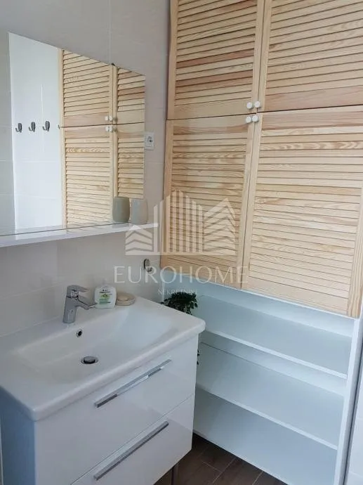 centar, dvoetažni stan 137m2, 3 apartmana - slika 16