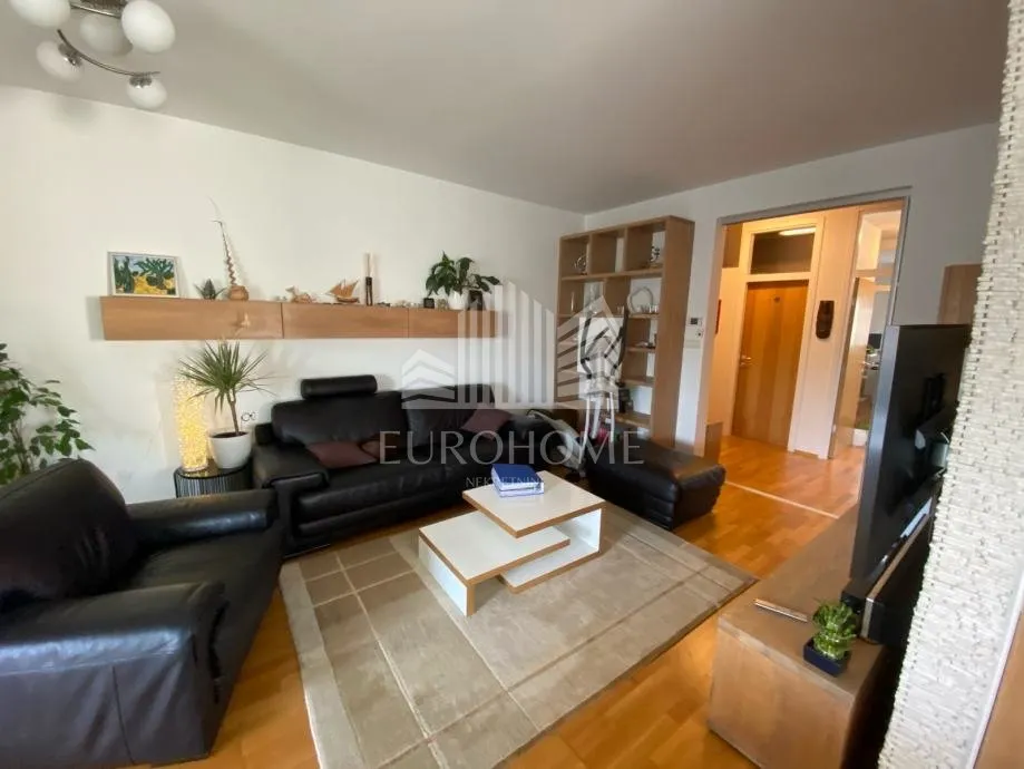Potpuno namješten suvremen 4S stan + dvije garaže + spremište, 110 m2, Huberttova - Sesvete, Zagreb