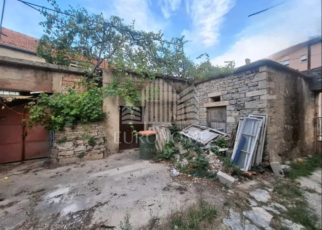 centar benkovca, prodaja zgrade za renovaciju,259m2 - slika 9
