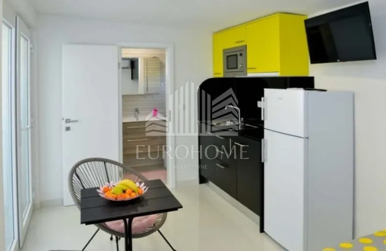 prilika! 2s stan sa dva studio apartmana+bazen+vrt! - slika 10