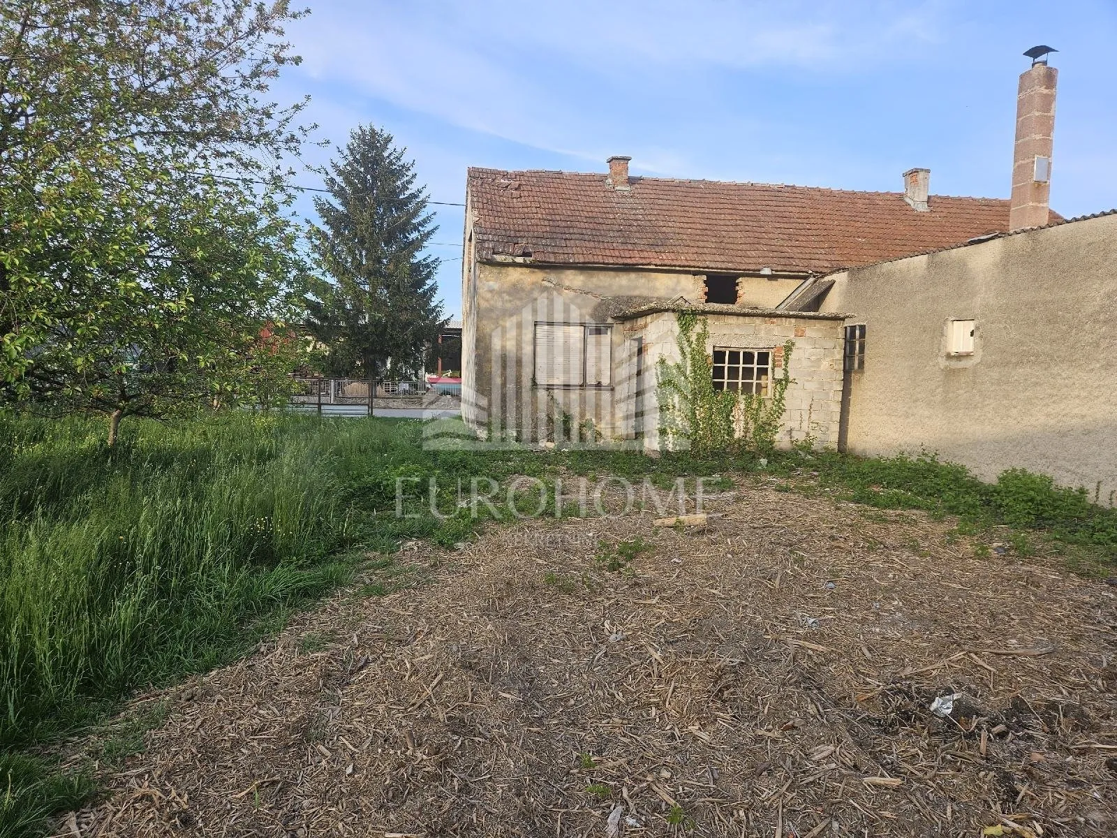 Prodaje se zemljište 1,510m2 sa kućom za rušenje - Odra - - Hrašće Turopoljsko, Zagreb