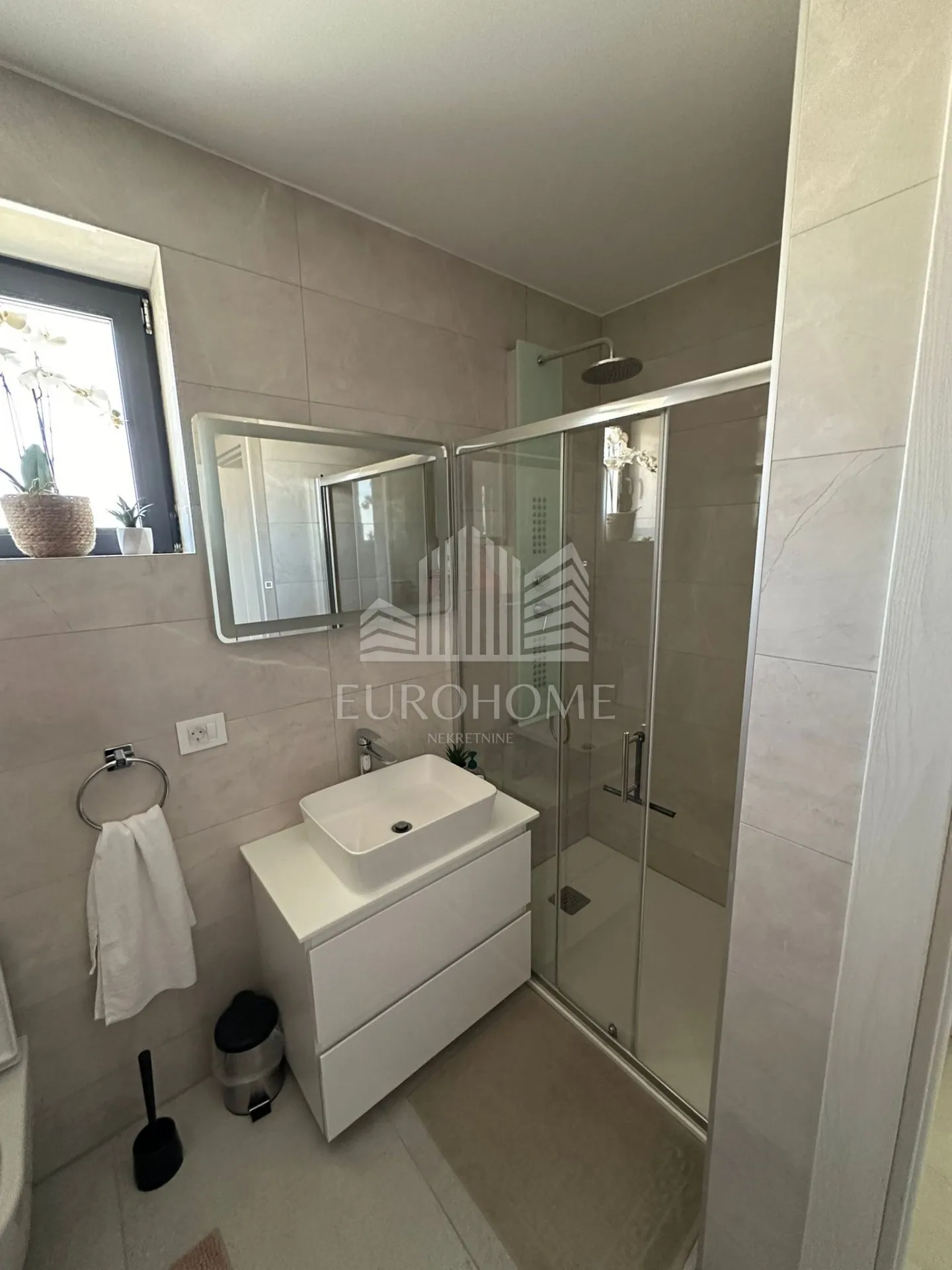 šibenik-vodice luksuzan kompletno namješten stan142.418m2 - slika 38