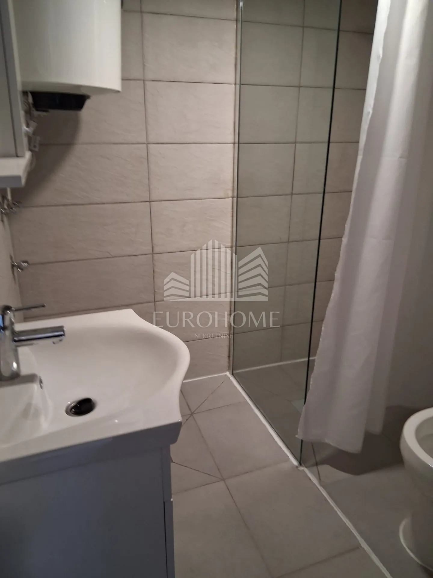 kuća 150m2, tri stana, kustošija - slika 11