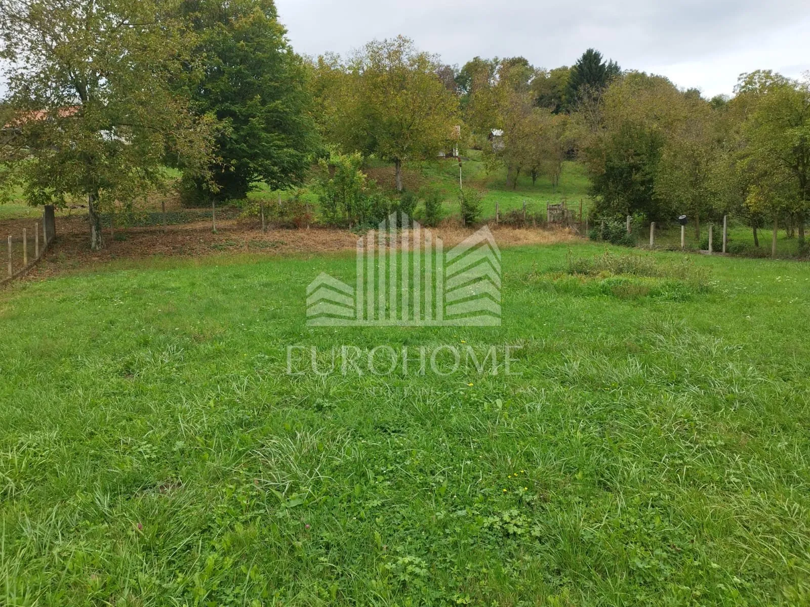 kuća za adaptaciju ,okućnica 500m 2 i zemljište 1584 m2 - slika 19