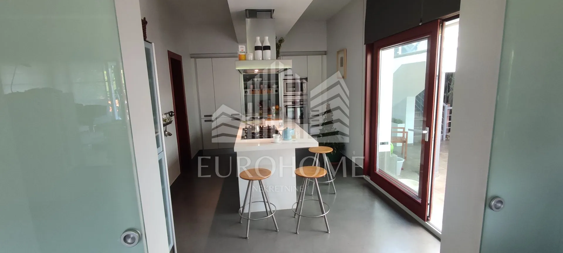 pantovčak, vila sa bazenom, 430m2 - slika 11