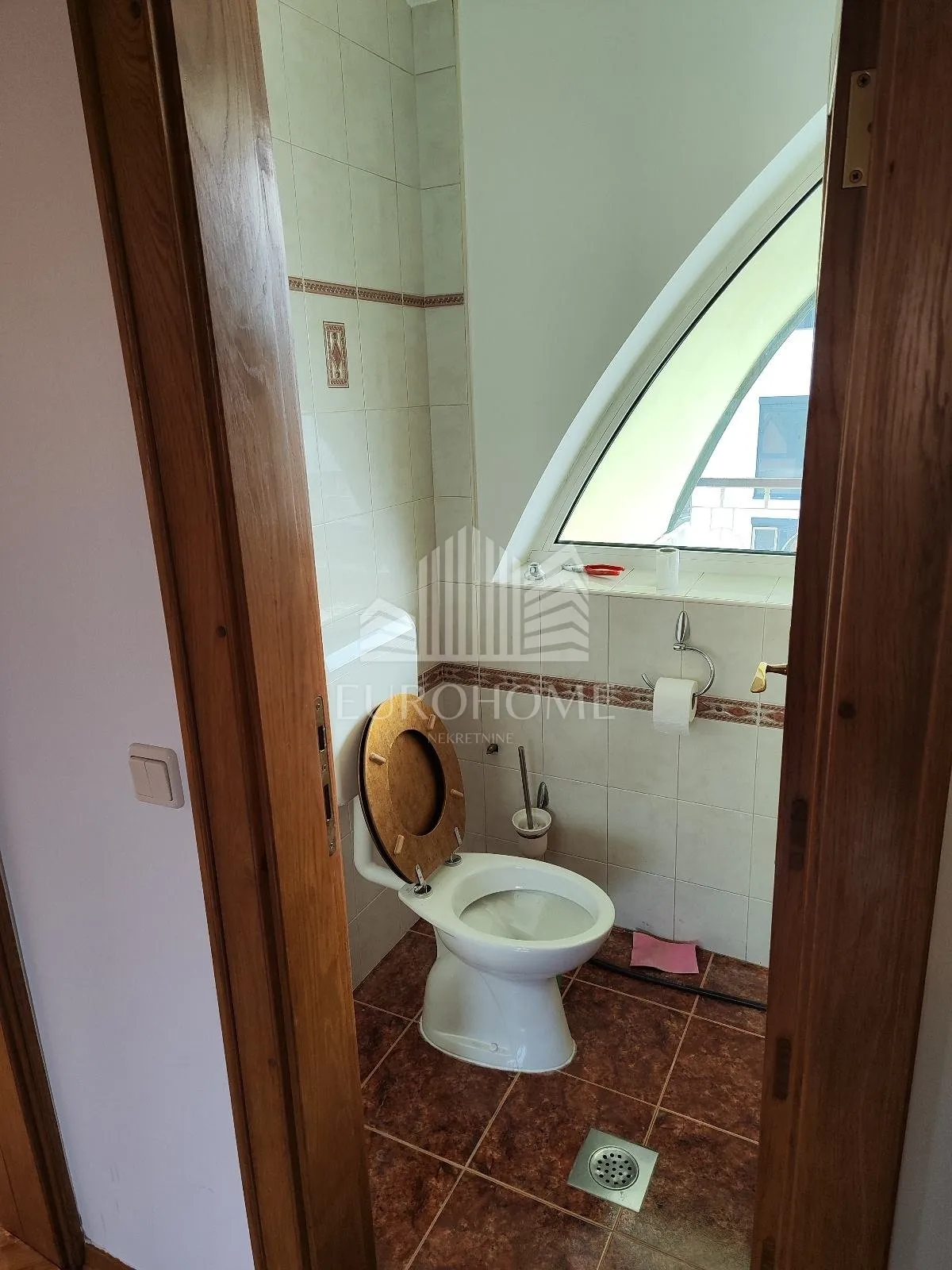 dvoetažni stan u zgradi, 3 sobe + 4 kupaonice – gornja dubrava - slika 8