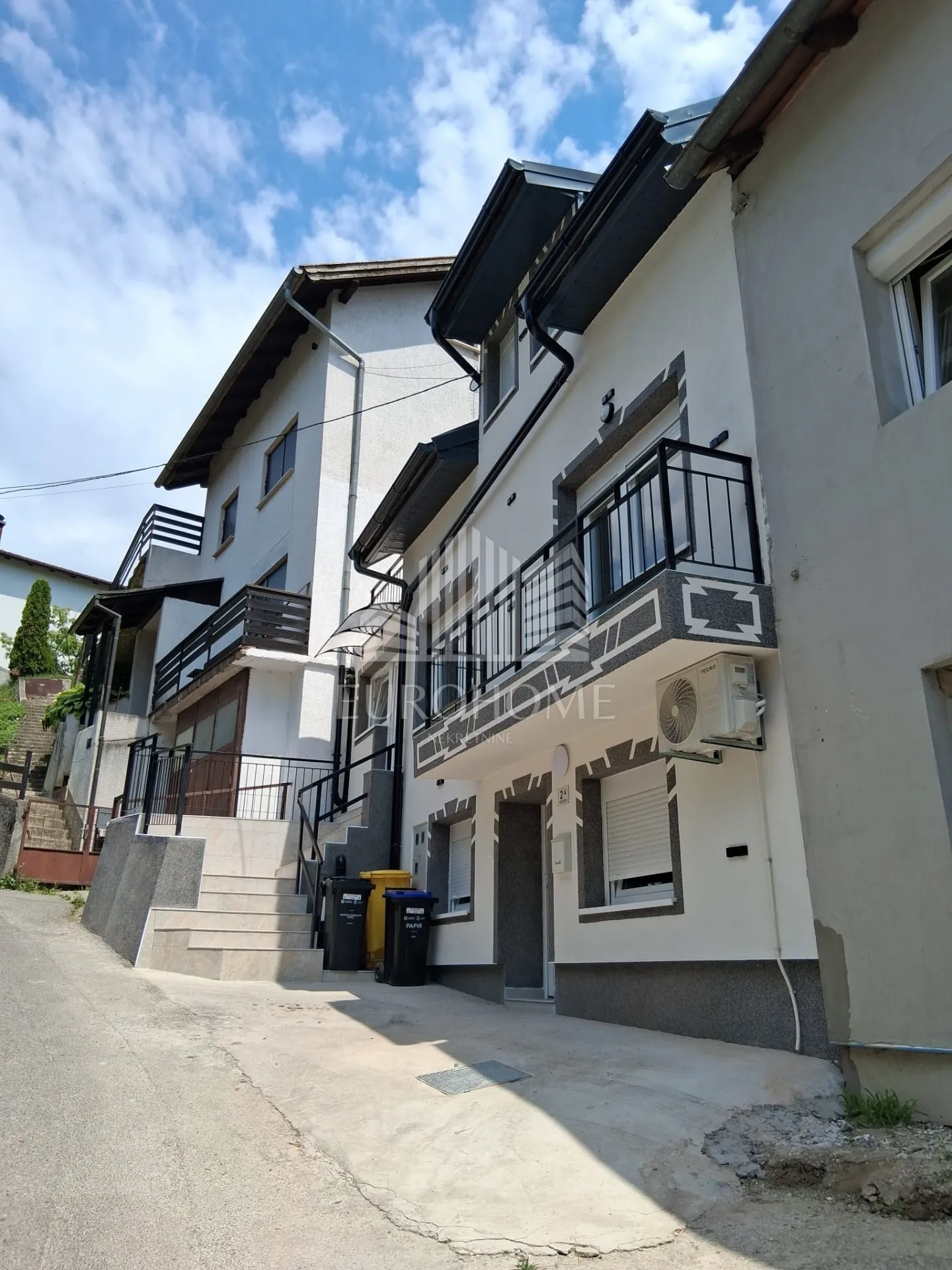 KUĆA 150m2, TRI STANA, KUSTOŠIJA - Zagreb