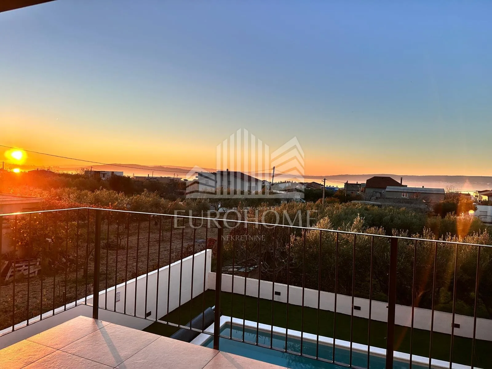 split, luxury villa, for 6 months or one year rent - slika 56