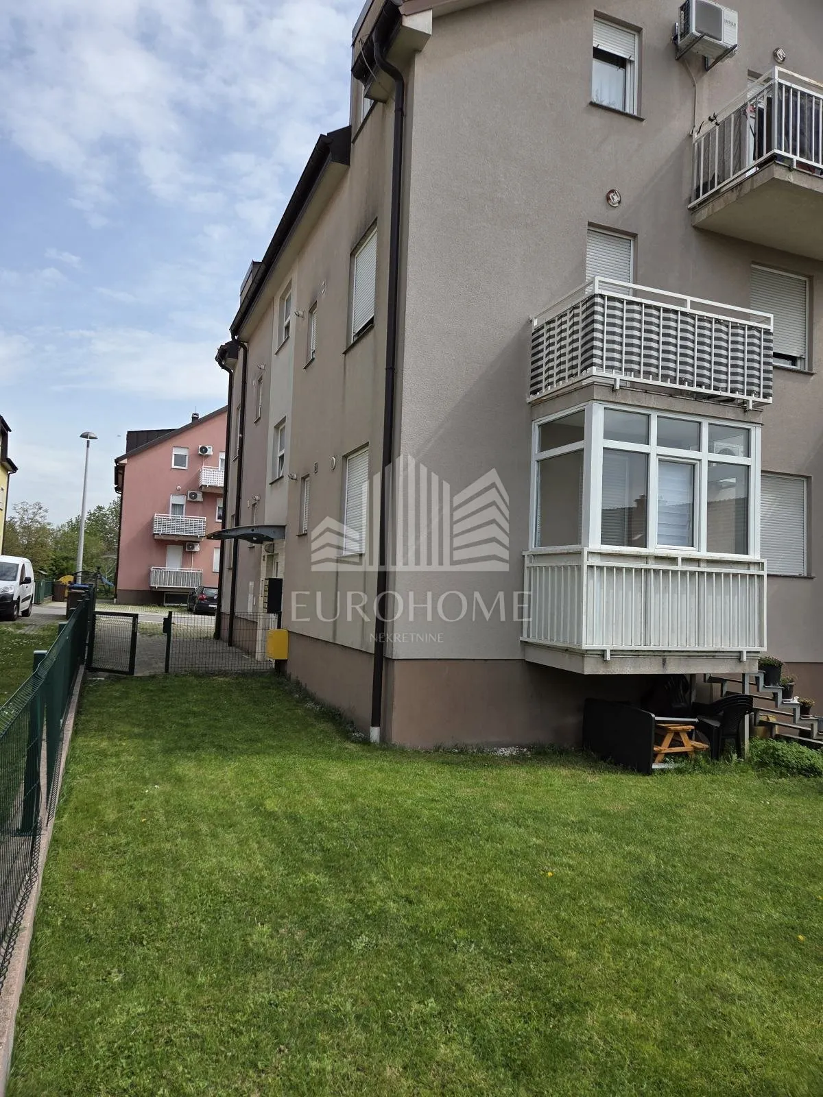 trosoban stan u brestju – 59 m², potpuno namješten - slika 17