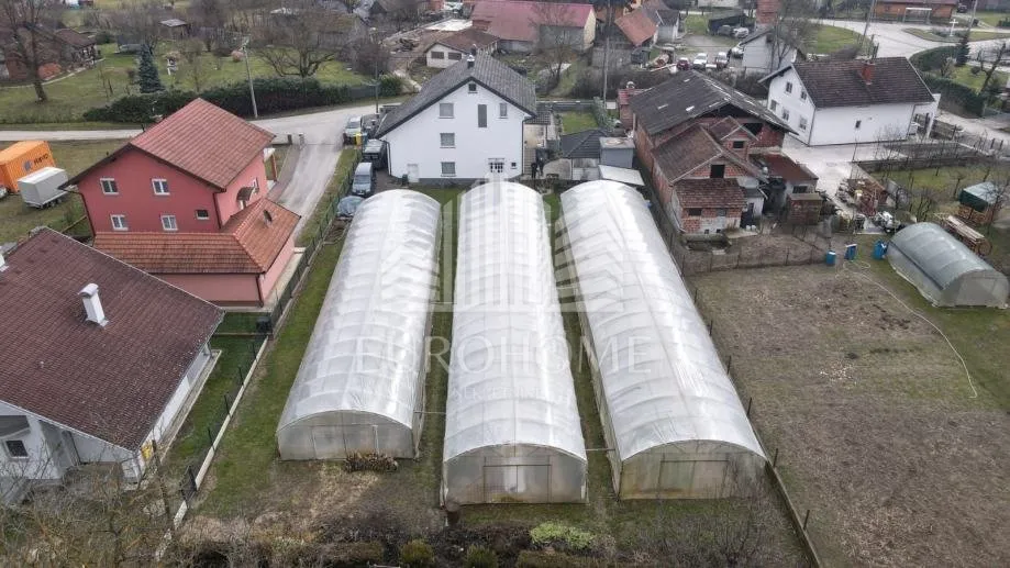 kuća 320m2, 2 stana+garaža+zemljište za opg u lukarišću - slika 2