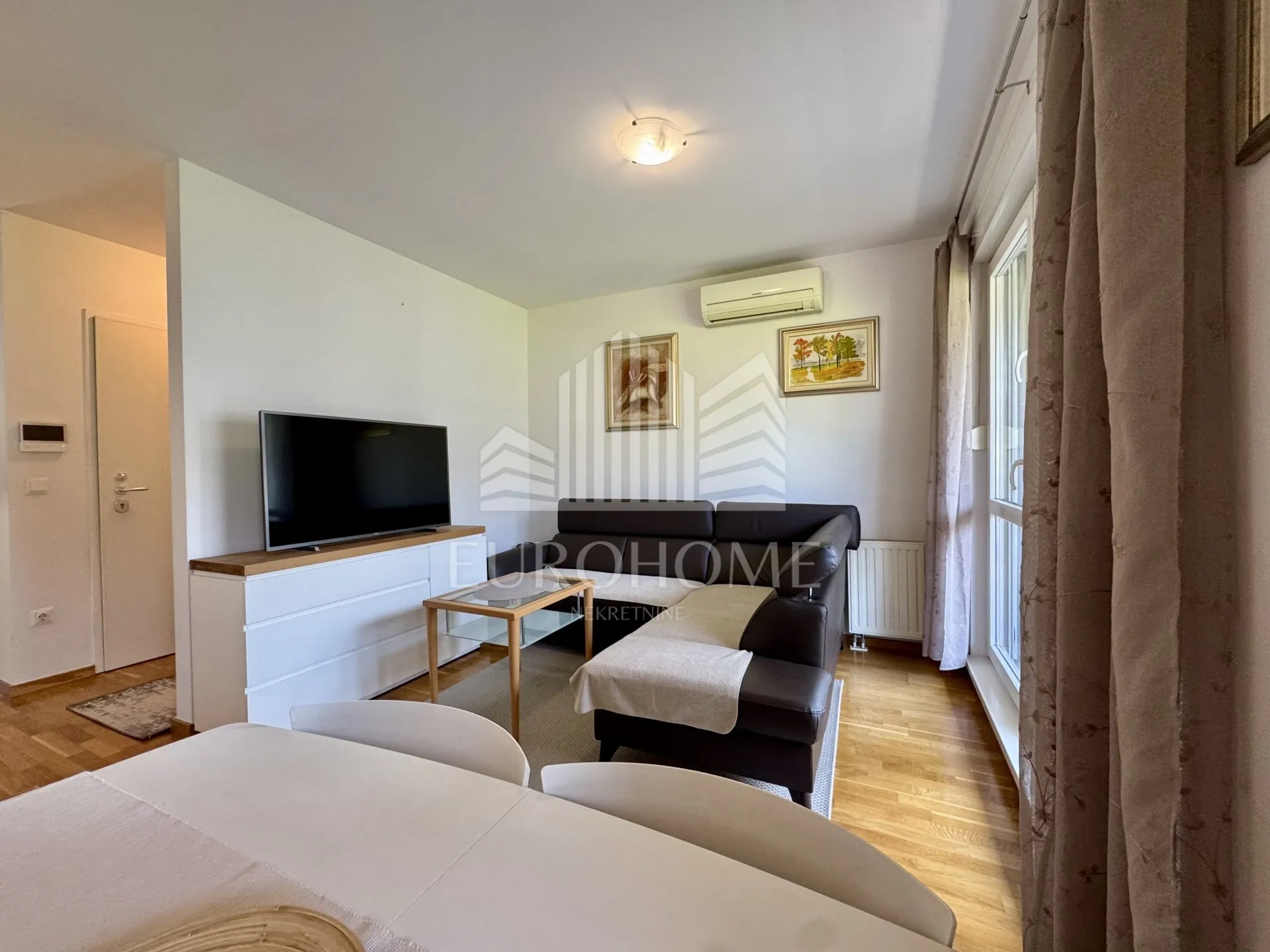 moderan dvosoban stan 61 m², lođa, parking, spremište - slika 4