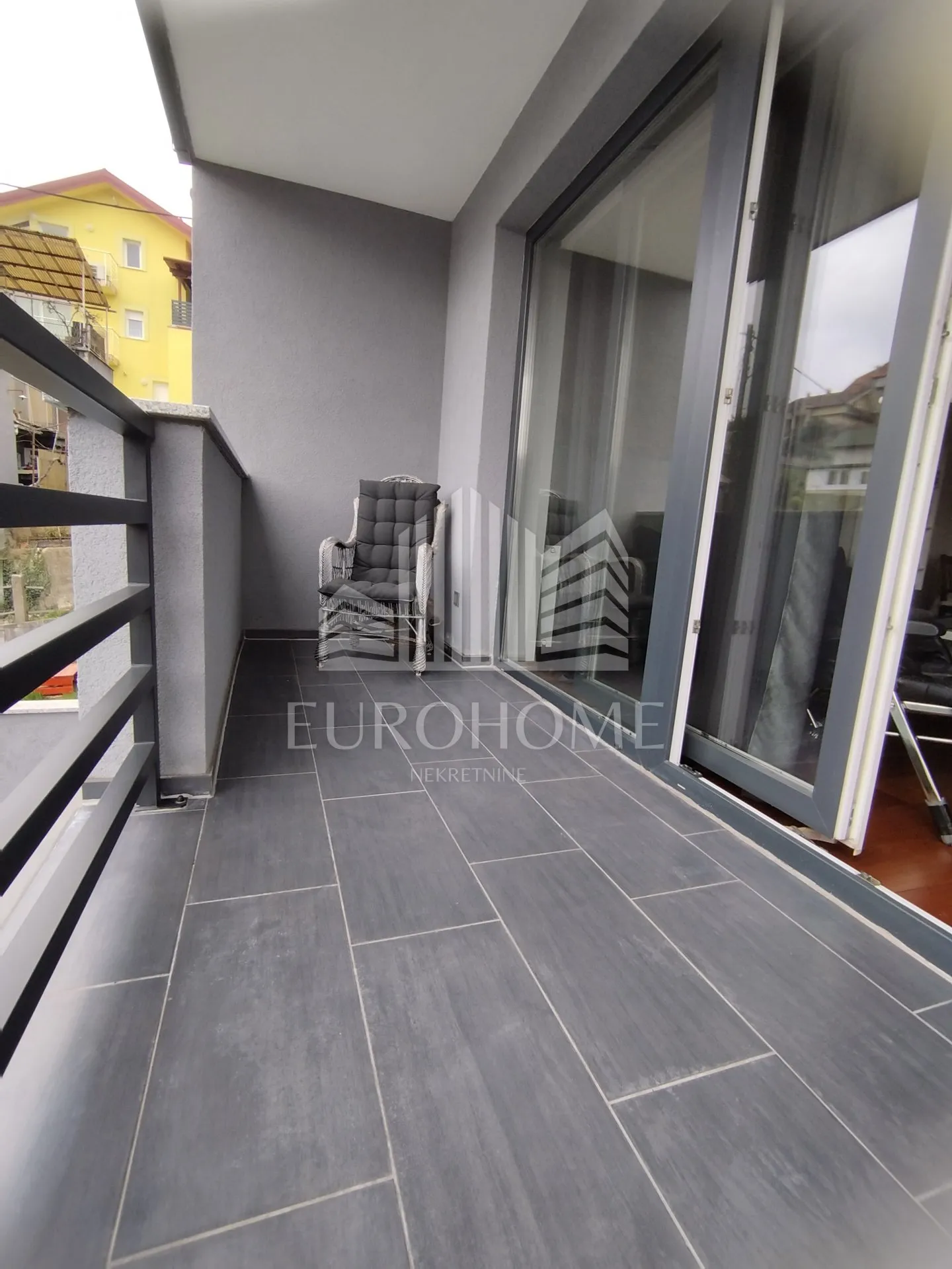 kuća sa 2 stana - 226 m2, garaža, vrt, kustošija - slika 13