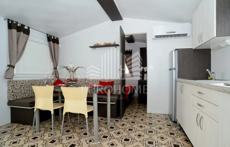 prilika! 2s stan sa dva studio apartmana+bazen+vrt! - slika 24