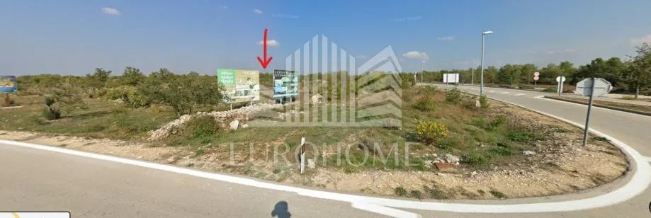 Građevinsko zemljište od 9363 m2 pred ulazom u NP Krku - Lozovac, Šibenik