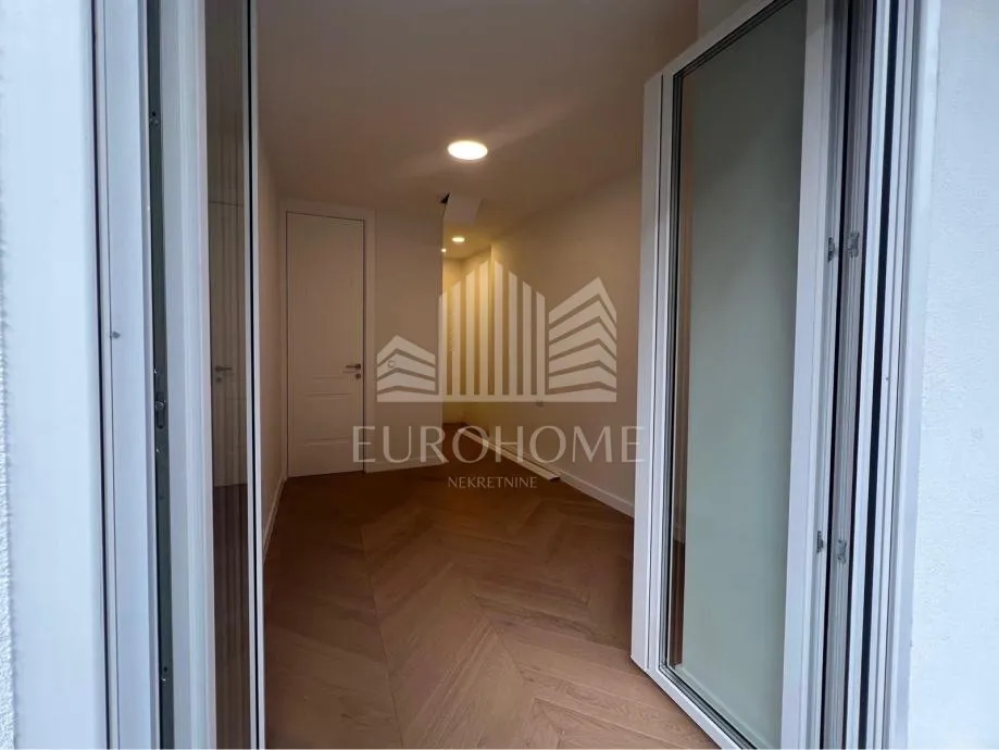 potpuno adaptiran dizajnerski 2-sobni stan | donji grad | balkon | 47 m² - slika 6