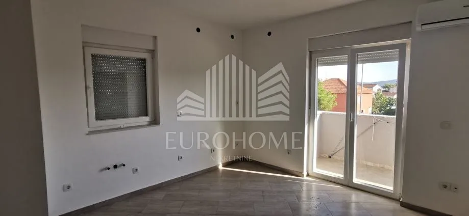 Turanj, apartman 64m2 200 m od mora +parking + 150 m2 zemljišta - Turanj, Sveti Filip i Jakov