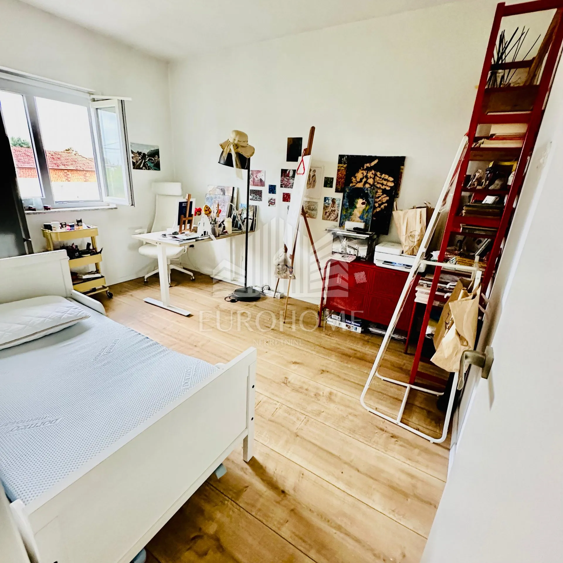 prekrasna moderno uređena kuća u oazi mira – rugvica, 253 m² - slika 14