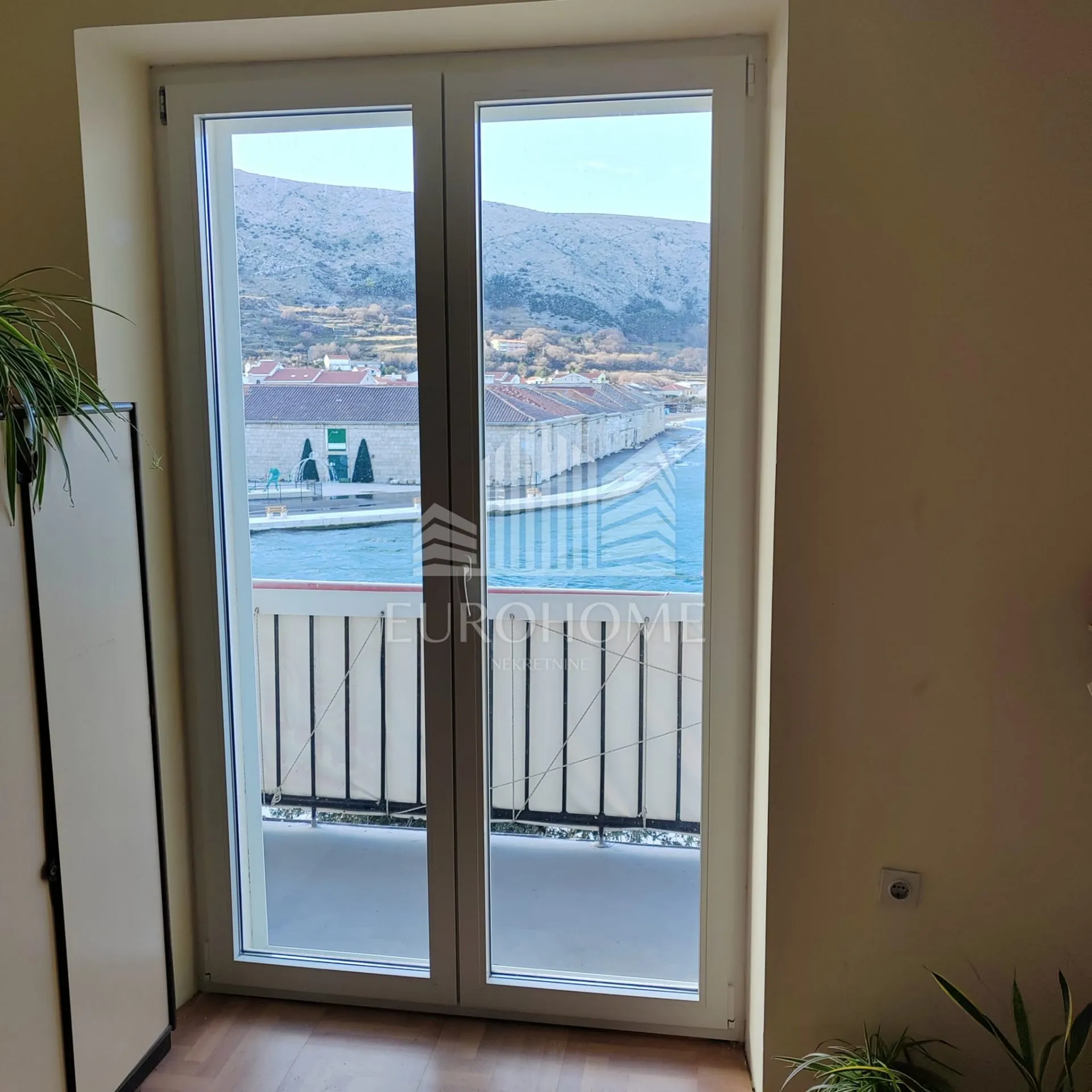 apartman prvi red do mora, pag - slika 9