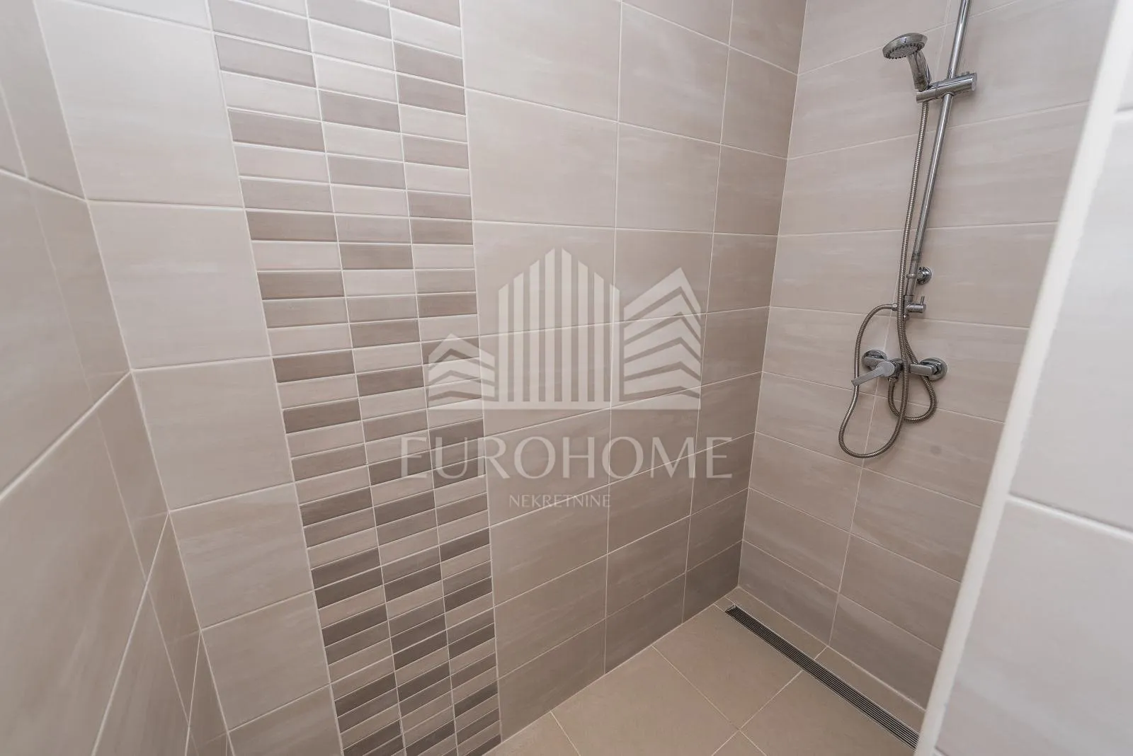 sukošan- villa with pool in resort, 188m2, 439 yard - slika 4