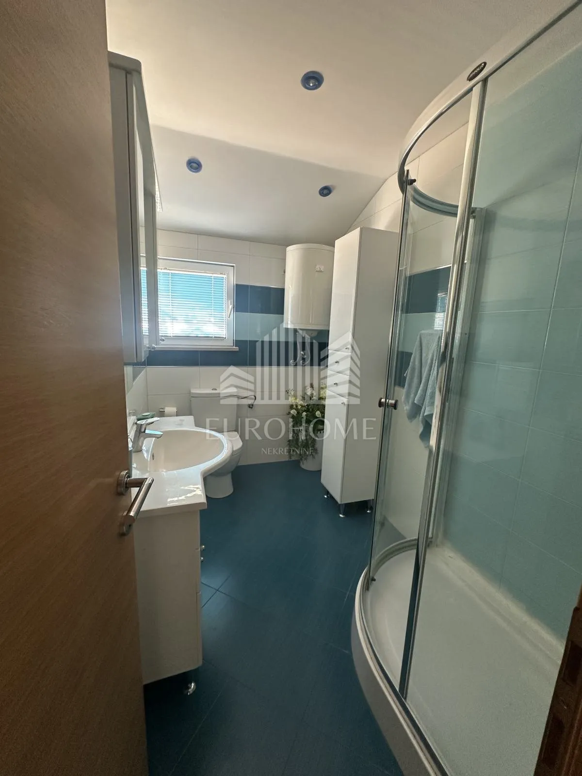 zadar- četverosoban stan,130.00 m2, cjelogodišnji najam - slika 17