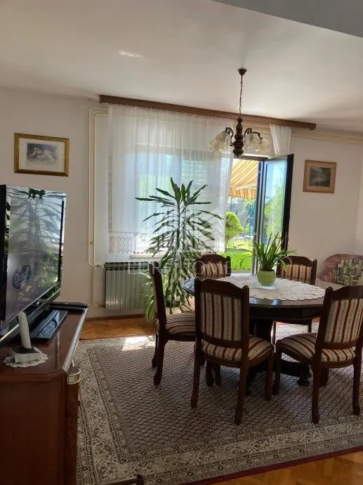 prostrana kuća 200 m² – stupnik, mirna zona, vrt, garaža - slika 5