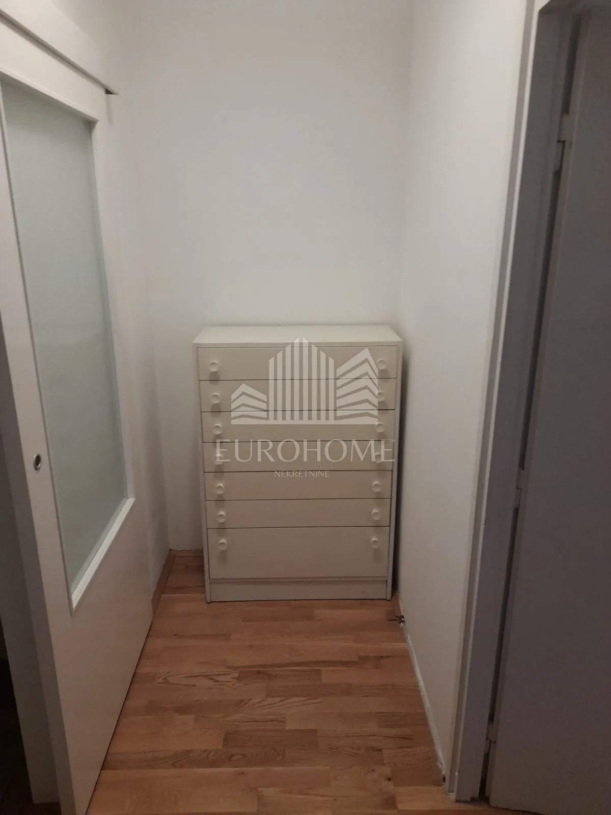 trosoban stan 55 m2 za život ili investiciju - slika 8