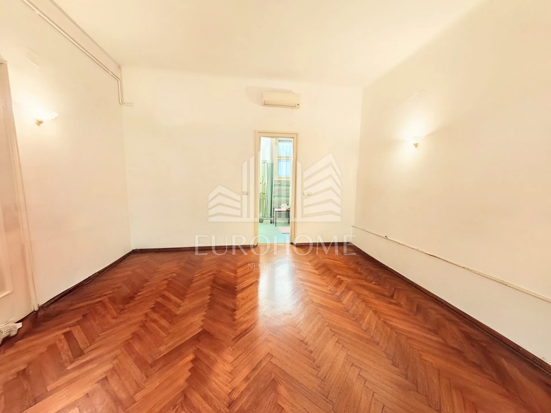 stan 165 m2 - centar - lift, ab kontrukcija, top lokacija - slika 13