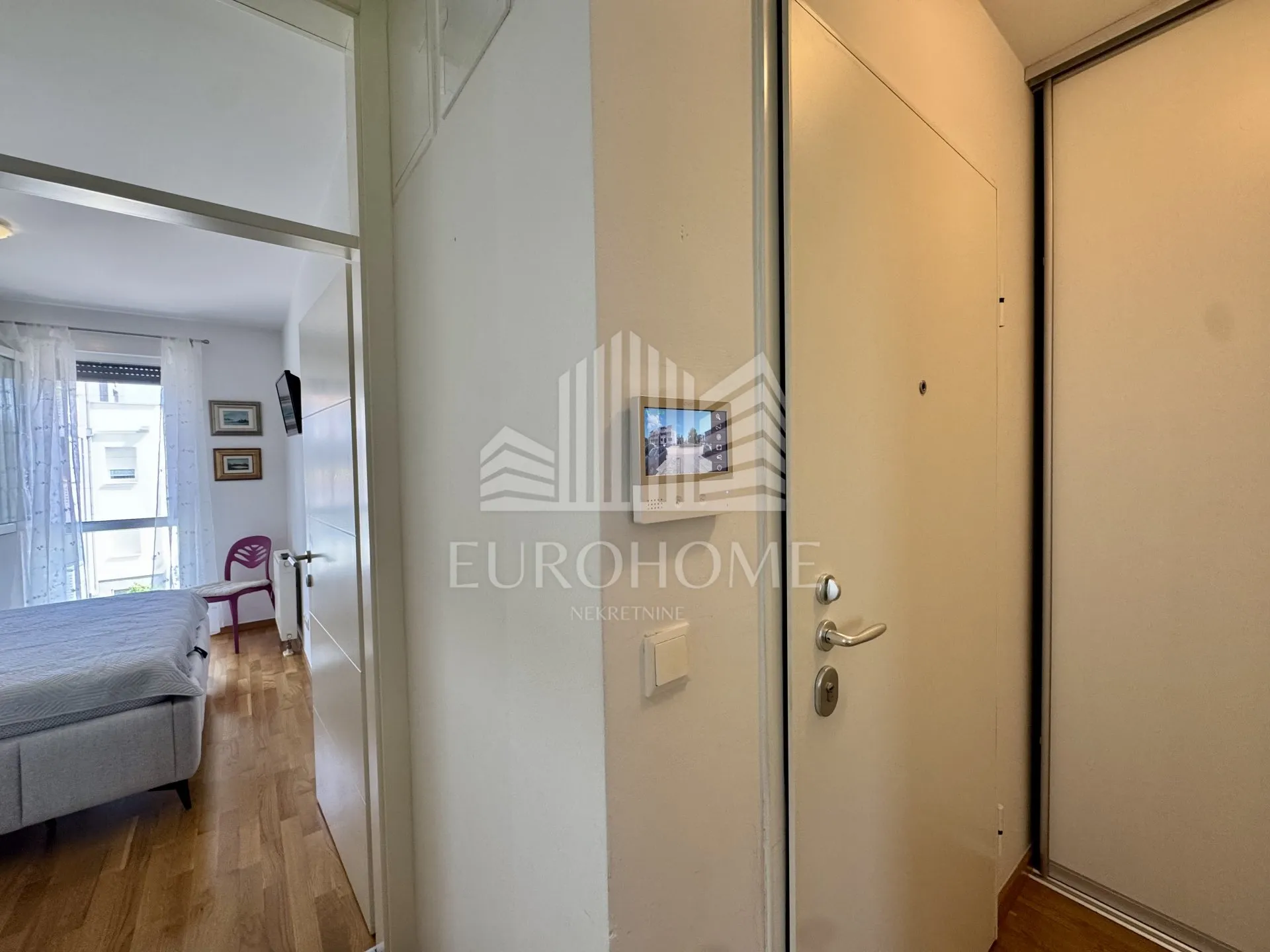 moderan dvosoban stan 61 m², lođa, parking, spremište - slika 8